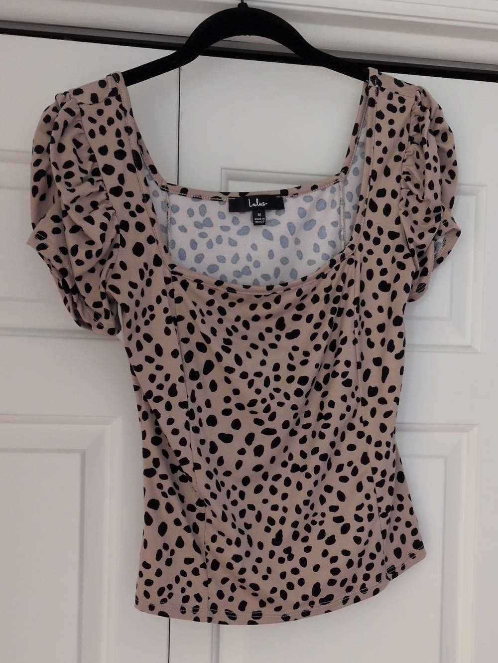 NEW Lulu's Beige & Black Print Puff Sleeve Scoop Top - Med